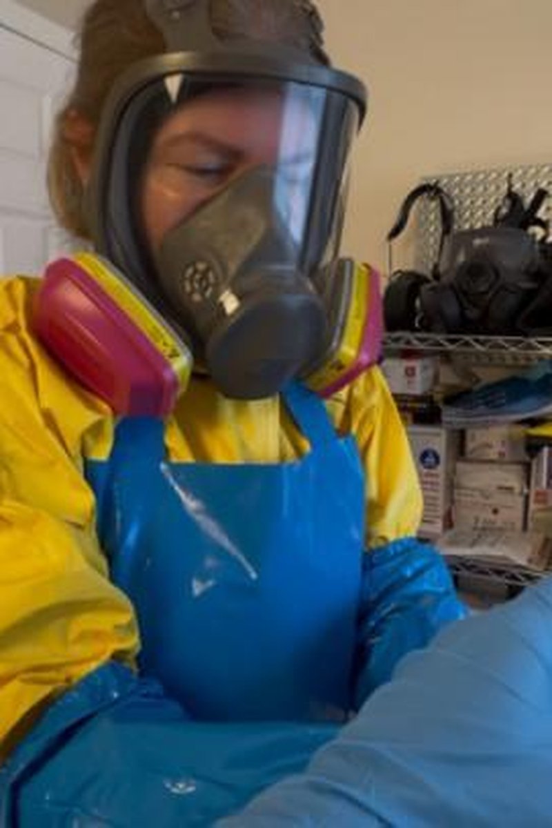 Hazmat Worker Gets Everything Wrong - Screenshot 1 of 4 - Apron