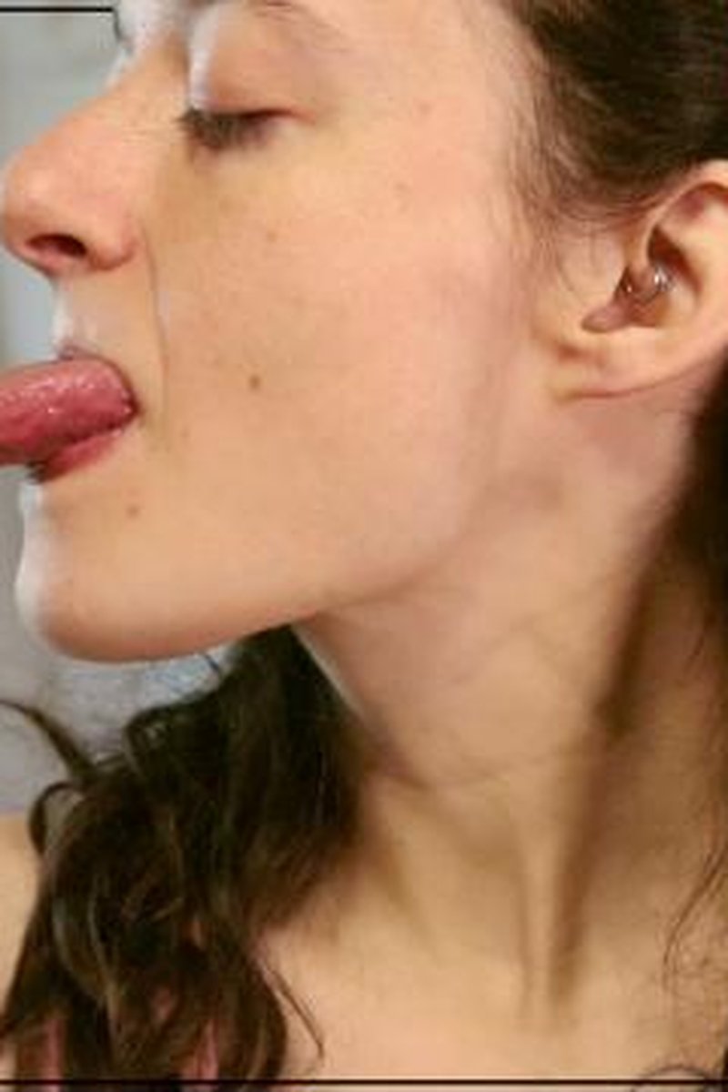 Lucy Larue Has A Very Long Tongue - Screenshot 1 of 4 - Amateur