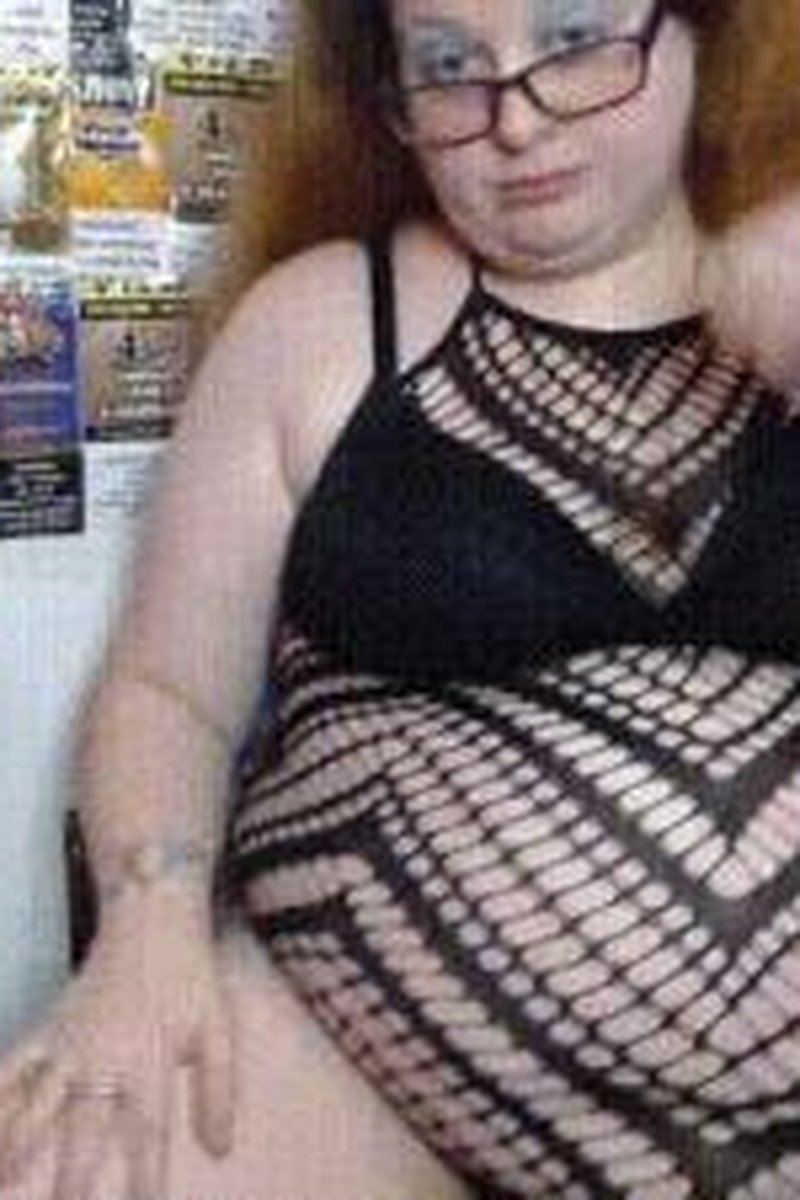 Here She Cums - Screenshot 1 of 4 - BBW