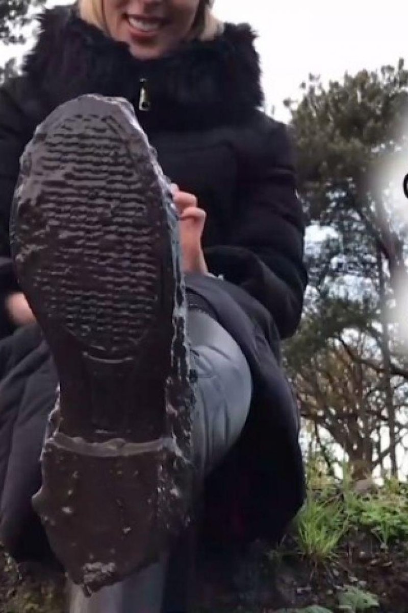 Boot Licking Slave - Screenshot 1 of 4 - Boots