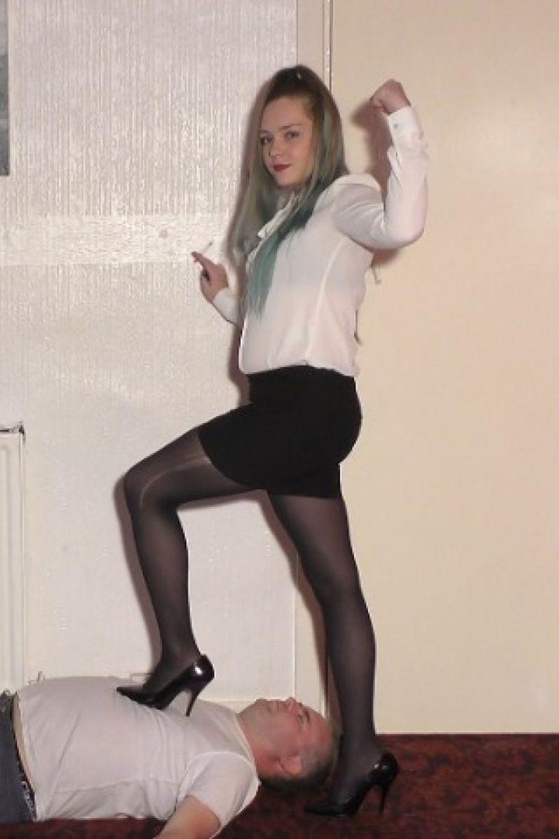 Victory Pose - Screenshot 1 of 4 - Pantyhose