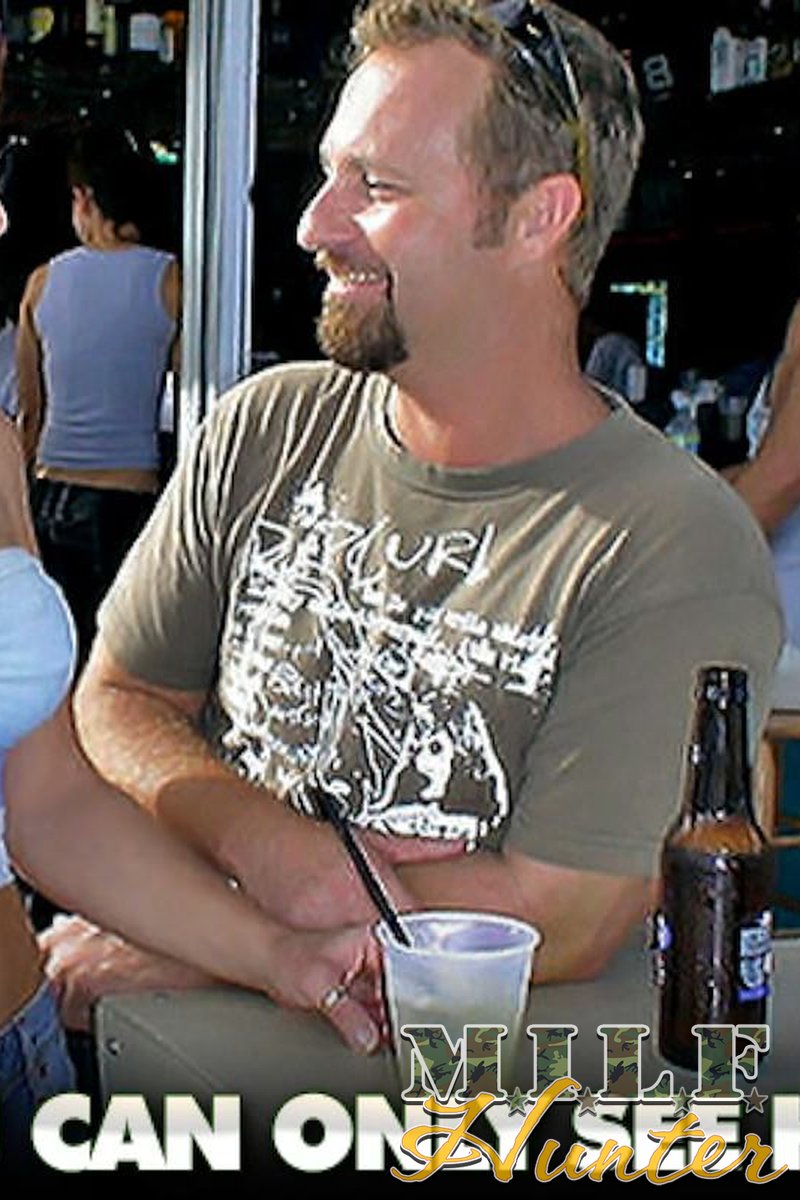 Happy Hour Hookup - Screenshot 1 of 4 - All Sex