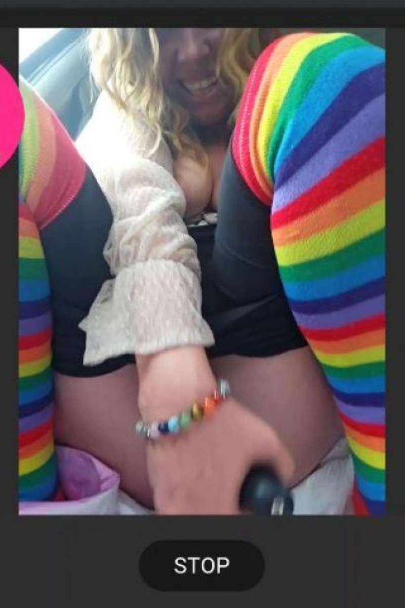 Rainbow Showers - Screenshot 1 of 4 - Bitch
