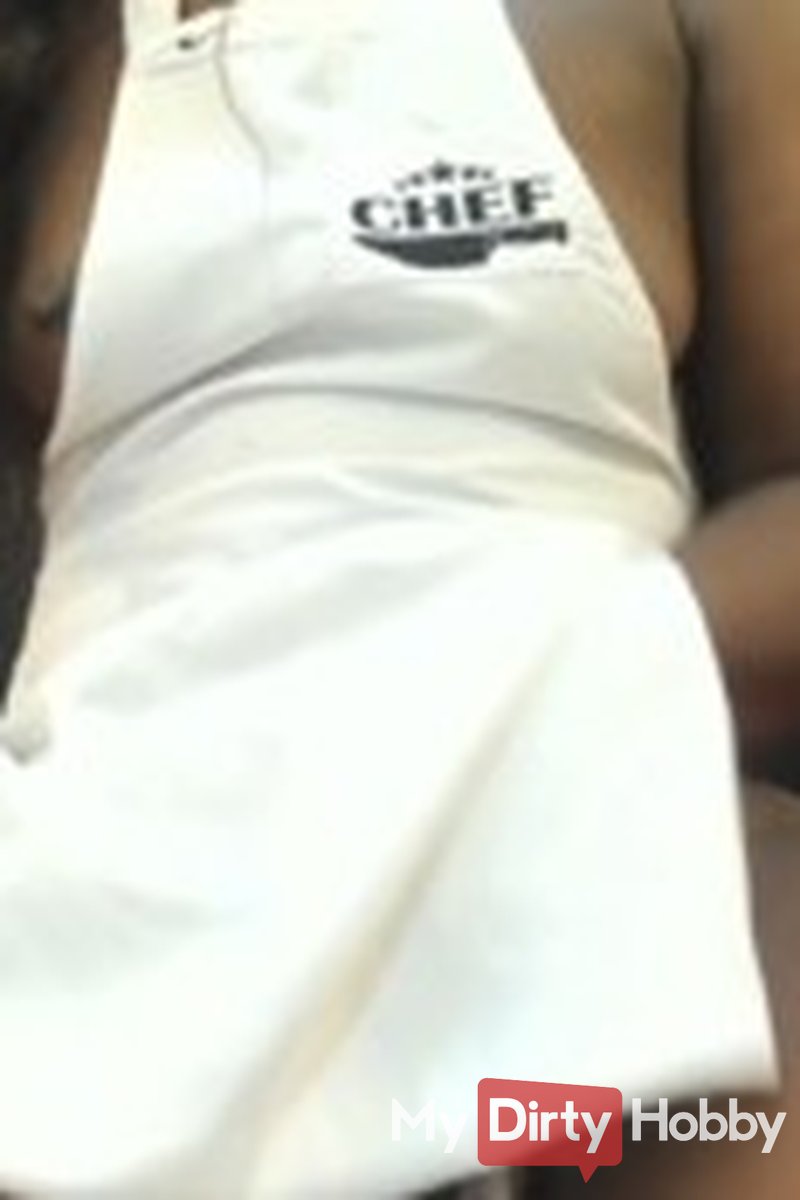 I Masturbate Under My Apron - Screenshot 1 of 4 - Taylor Brown