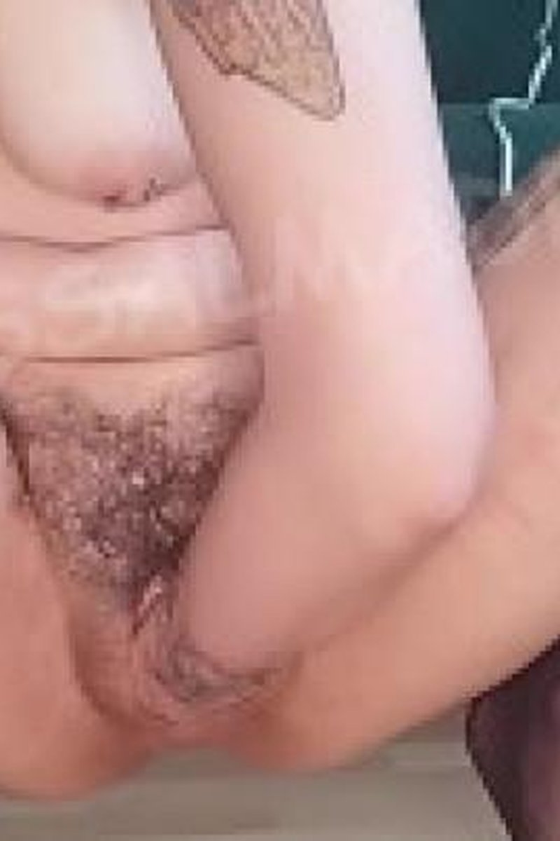 Self Fisting - Screenshot 1 of 4 - Babes