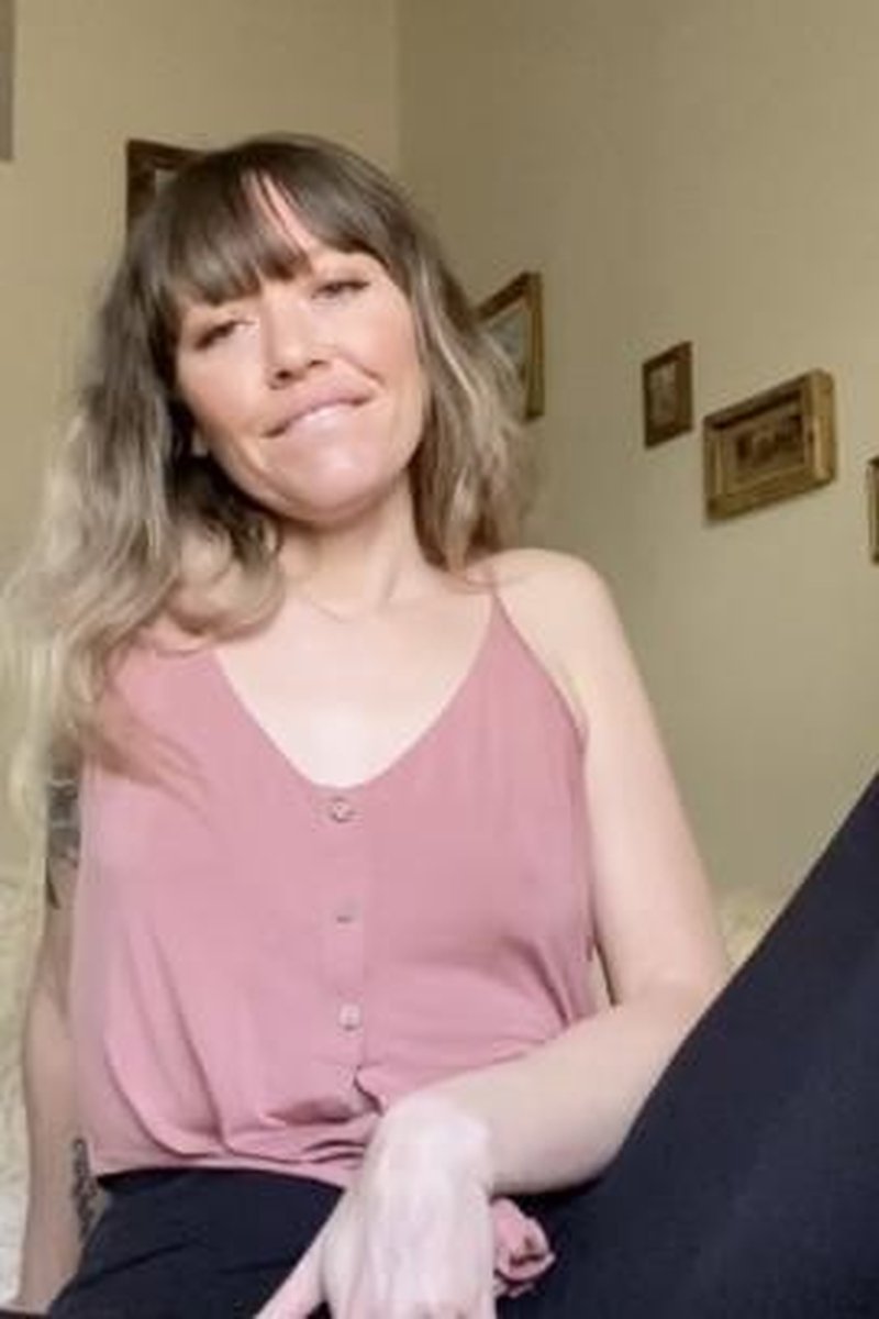 Average Dick Cuck - Screenshot 1 of 4 - Cuckolding