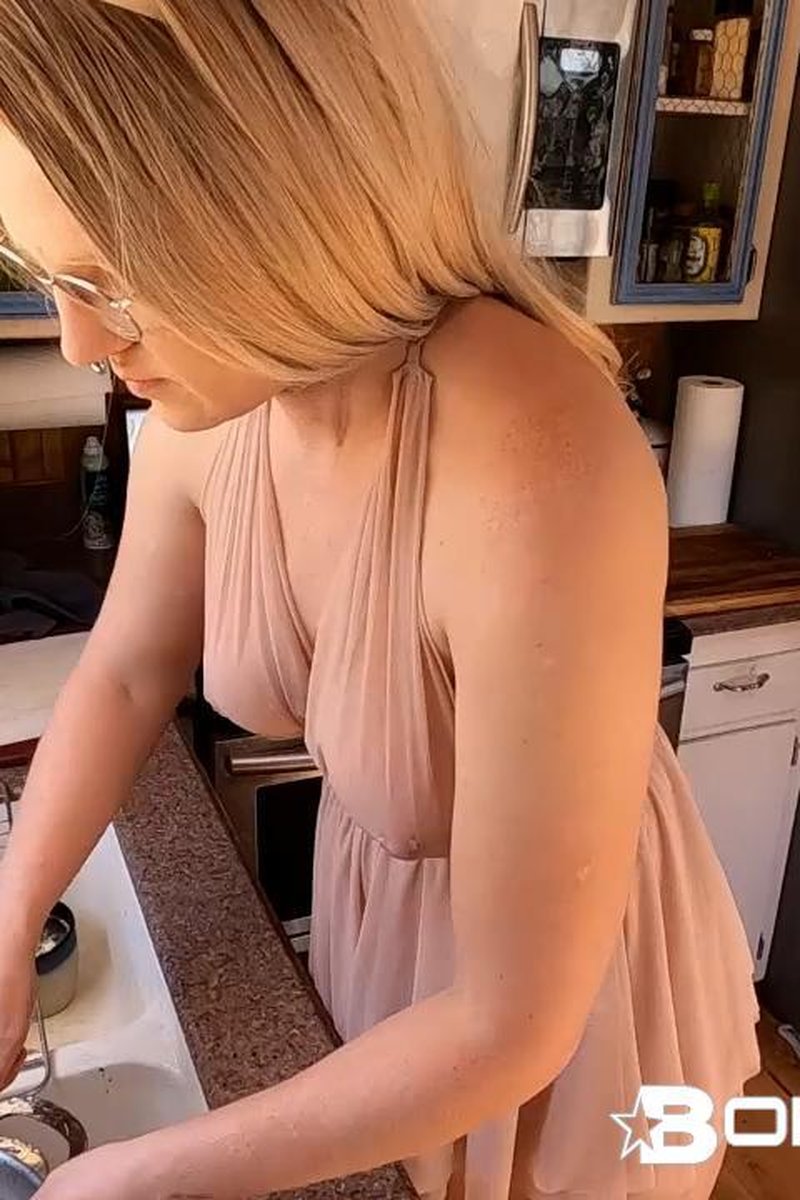Dishes Need Doing - Screenshot 1 of 4 - Bondage