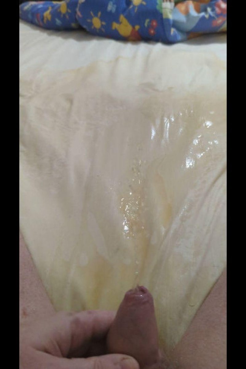 Using Wet Bed - Screenshot 1 of 4 - Golden Shower