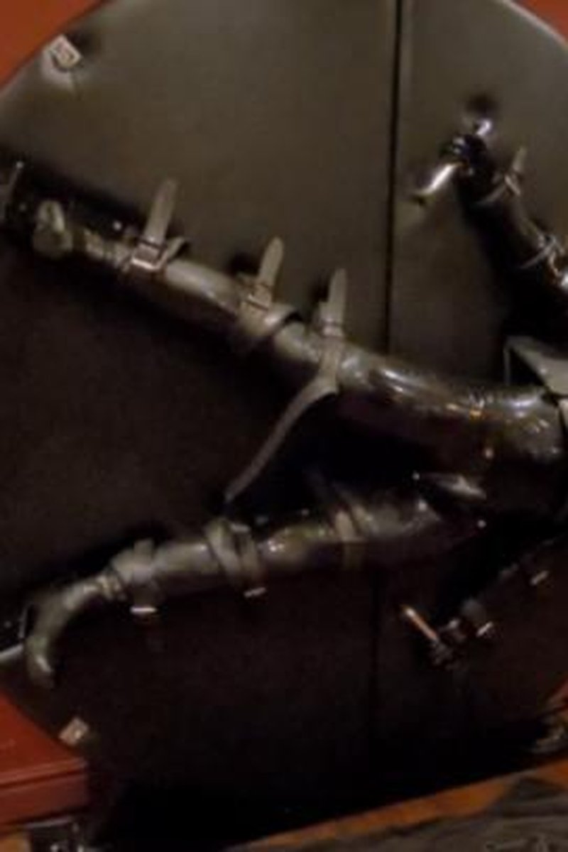 Deppie's Rubberised Inversion - Screenshot 1 of 4 - Bondage