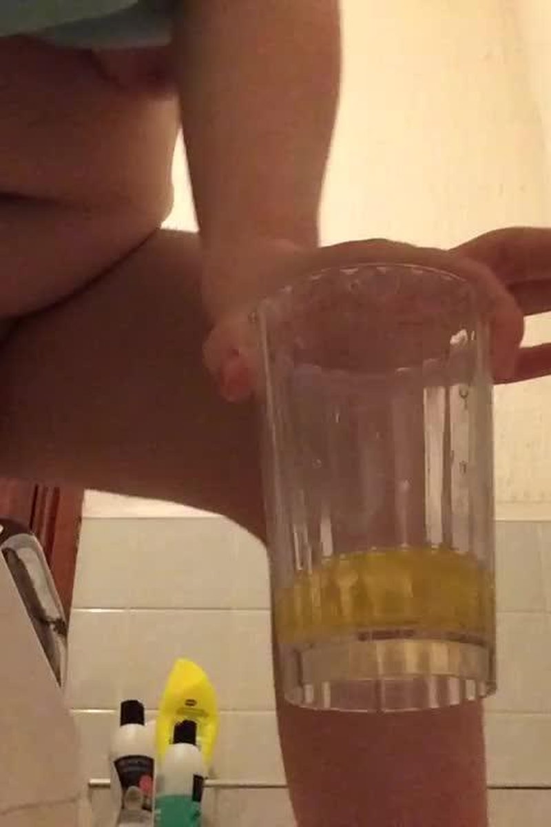 Pee In A Cup Pour In The Bath - Screenshot 1 of 4 - BBW