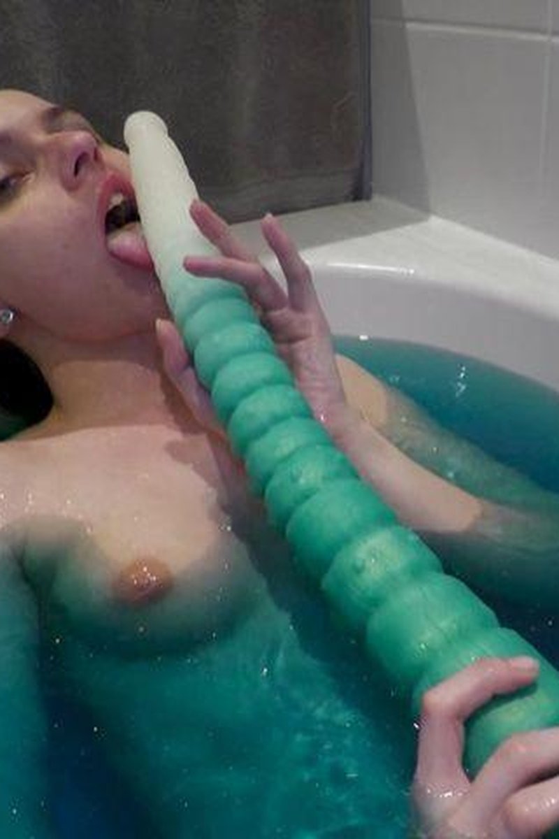 Tentacle Bath Fun - Screenshot 1 of 4 - Bathroom