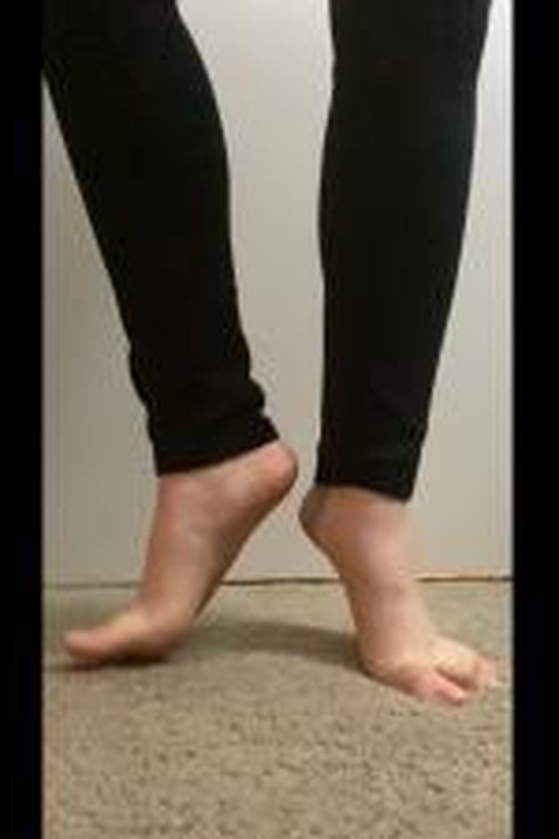 Tip Toe! - Screenshot 1 of 4 - Foot Fetish