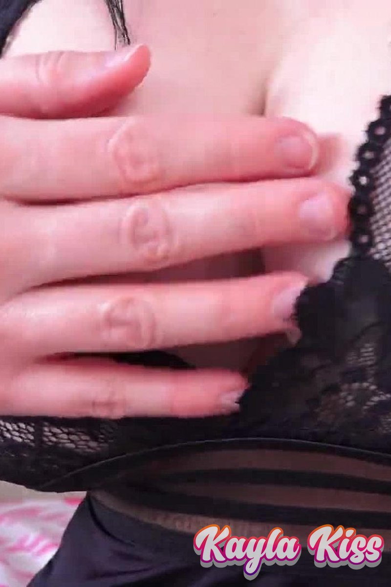 Pink Lips! - Screenshot 1 of 4 - Kayla Kiss