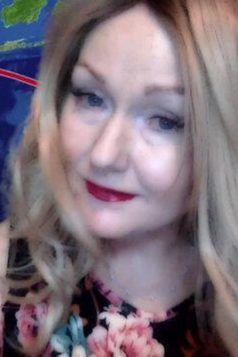 Mesmerizing Eye Connection - Screenshot 1 of 4 - Babes