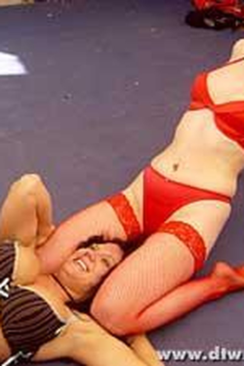 Hosiery Hellions - Screenshot 1 of 4 - Sports