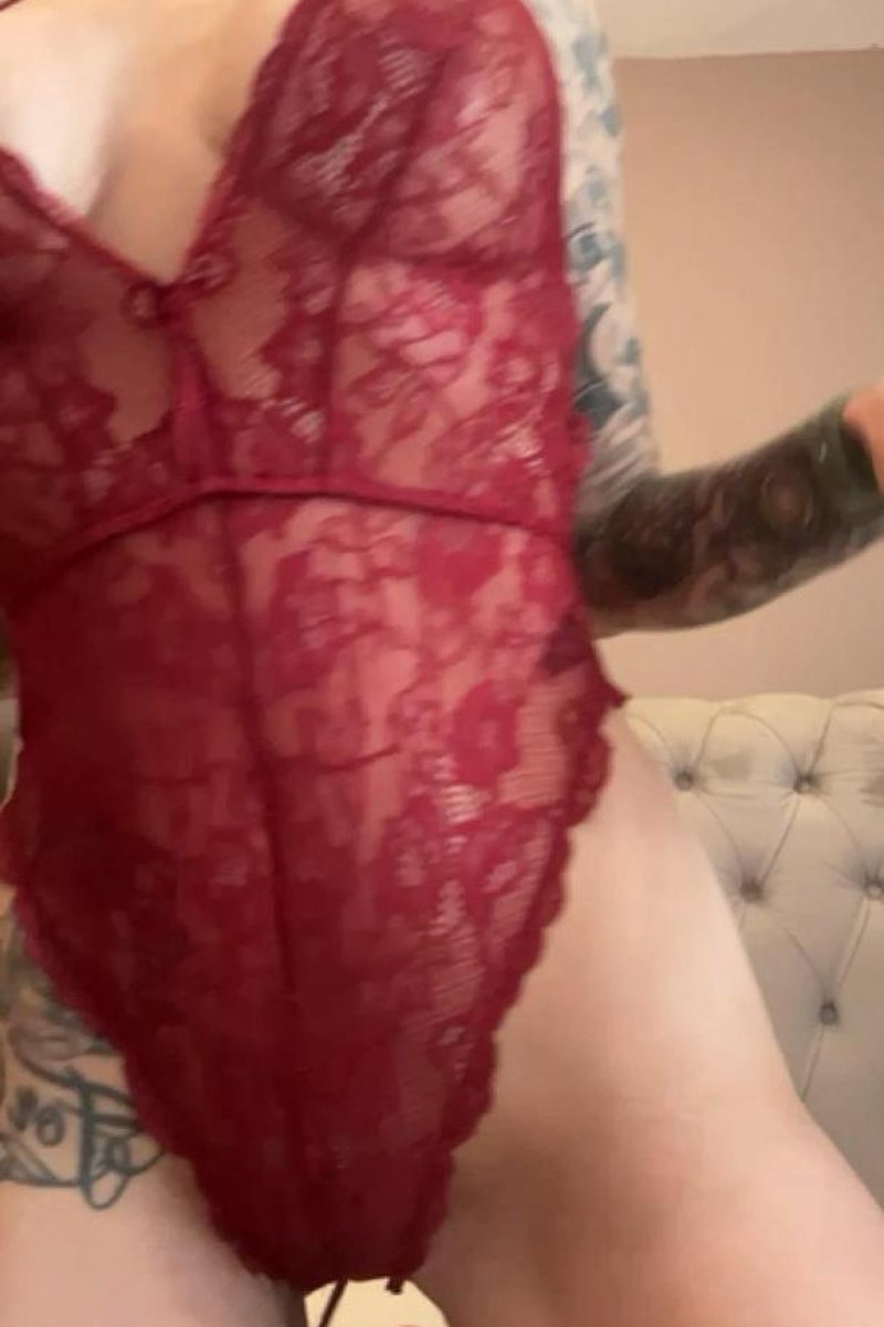 Toe Suck - Screenshot 1 of 4 - Foot Fetish