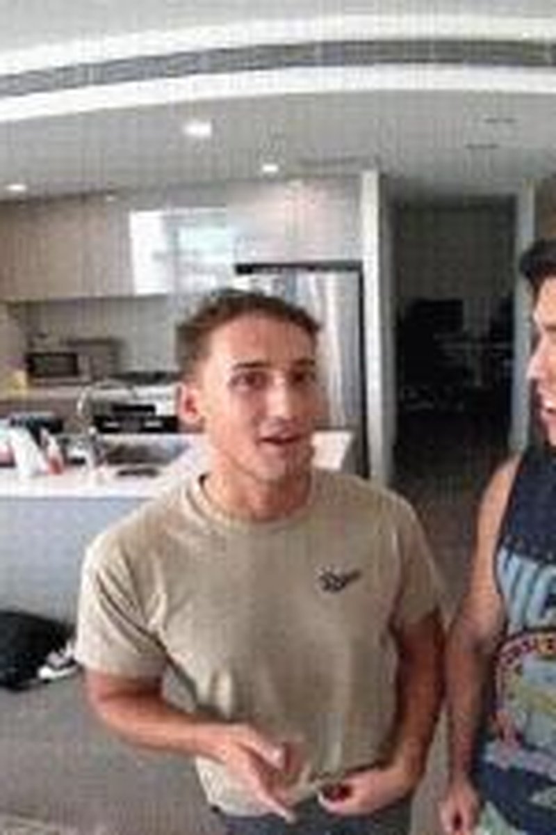 Eli And Andreas Shrinking - Screenshot 1 of 4 - Foot Fetish