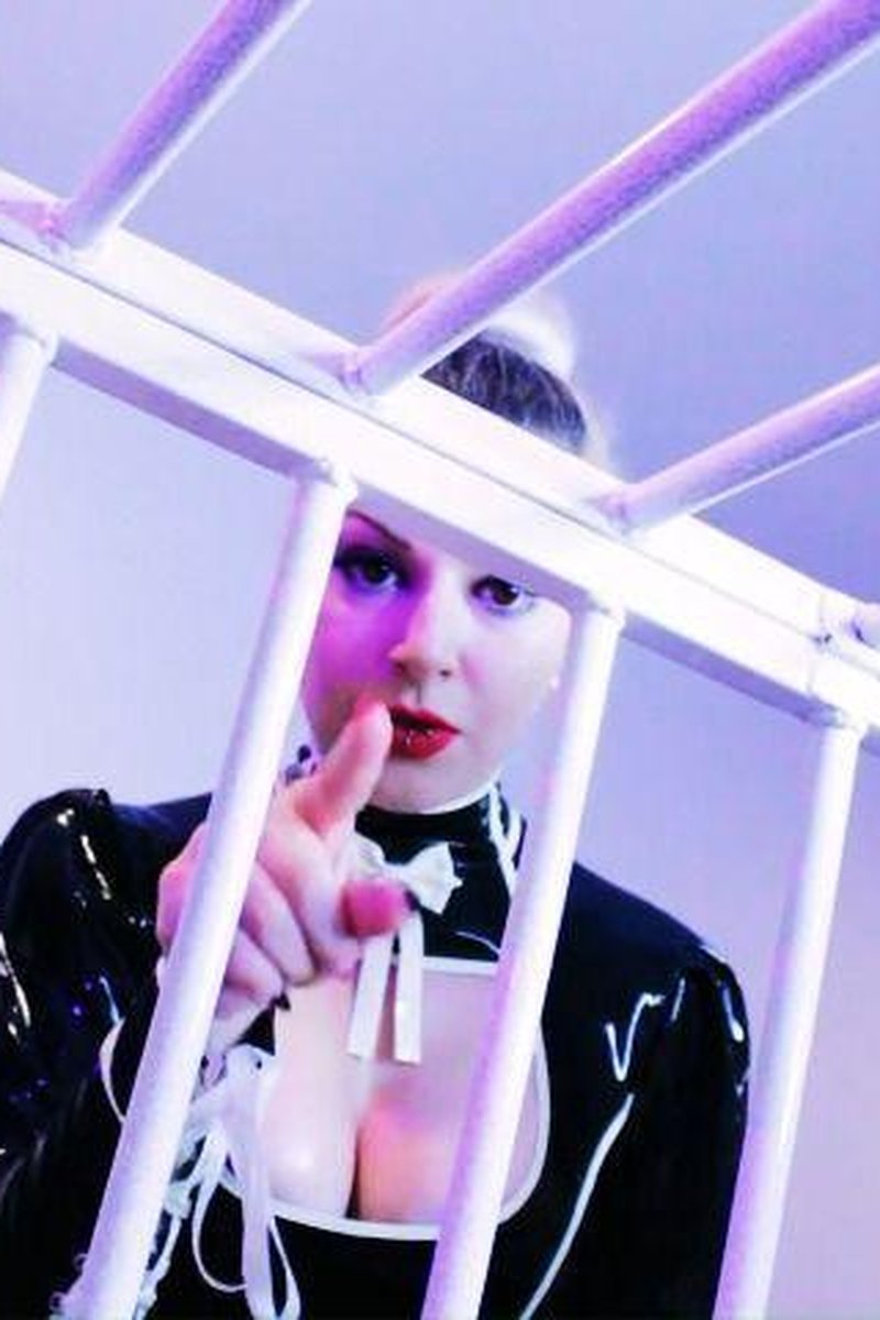 Filth Licker - Screenshot 1 of 4 - Caging