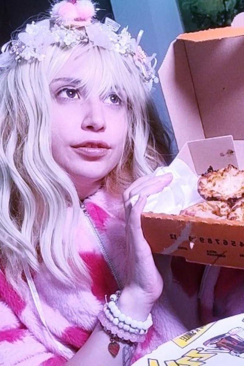 Cheesee Breads - Screenshot 1 of 4 - Blonde Hair (Female)