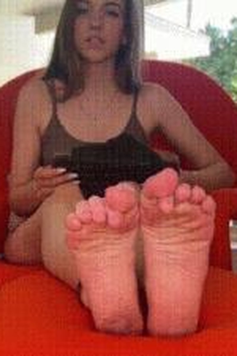 Foot Slave Training - Screenshot 1 of 4 - Foot Fetish