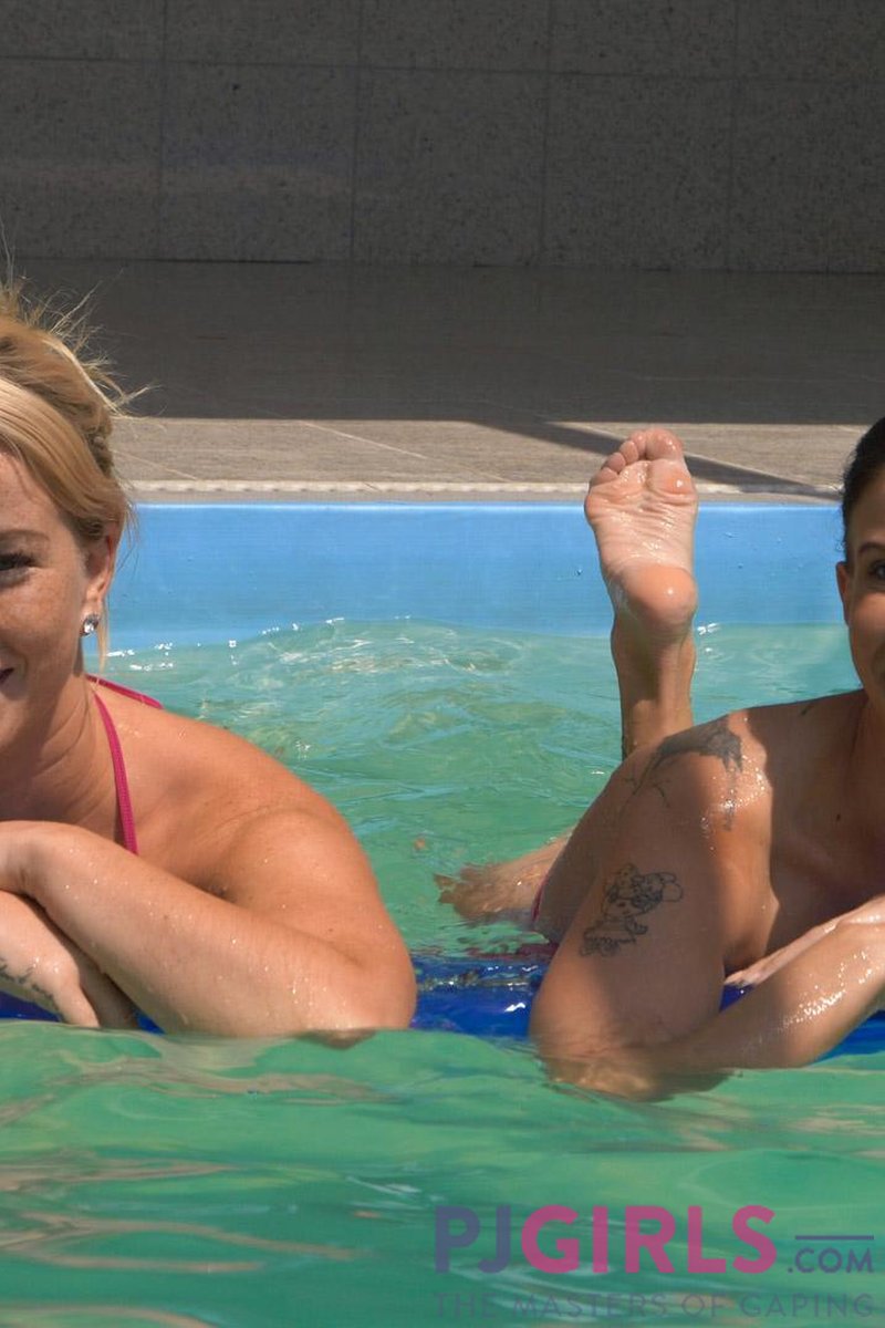Water Fun - Screenshot 1 of 4 - Blond Hair