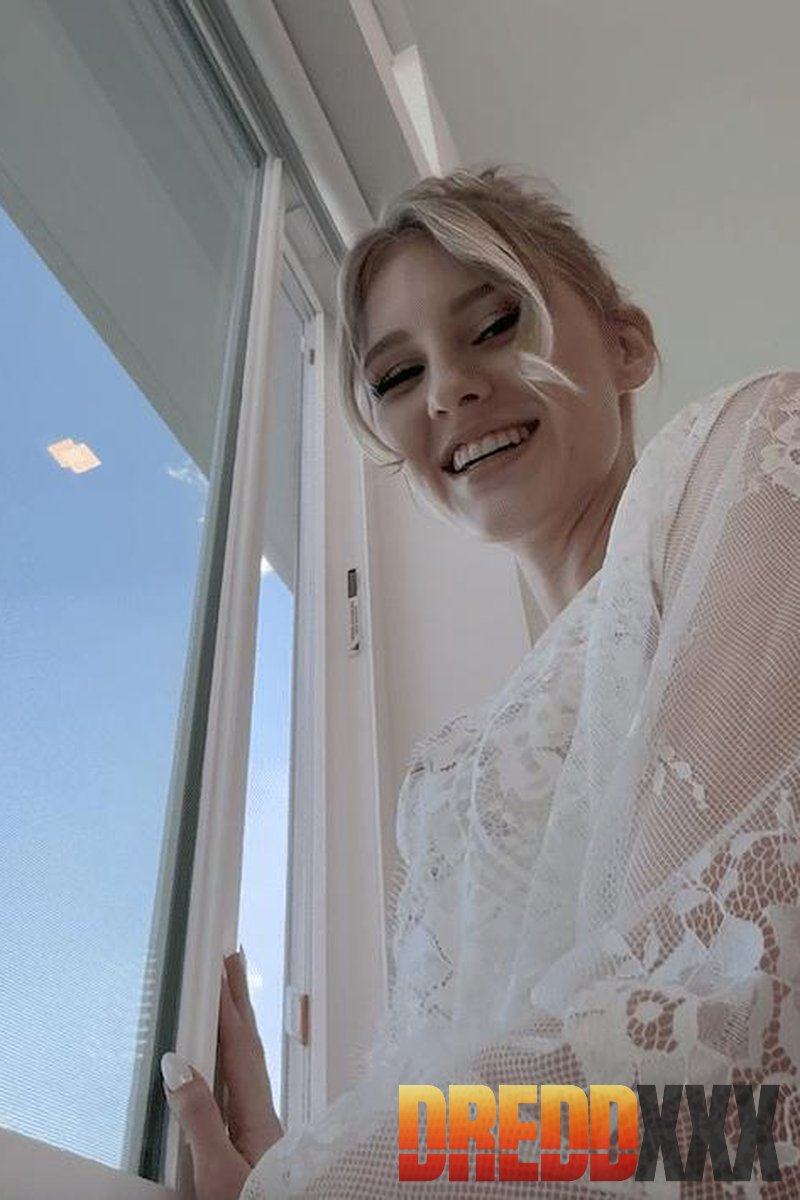 Melody Marks - Screenshot 1 of 4 - Blowjob
