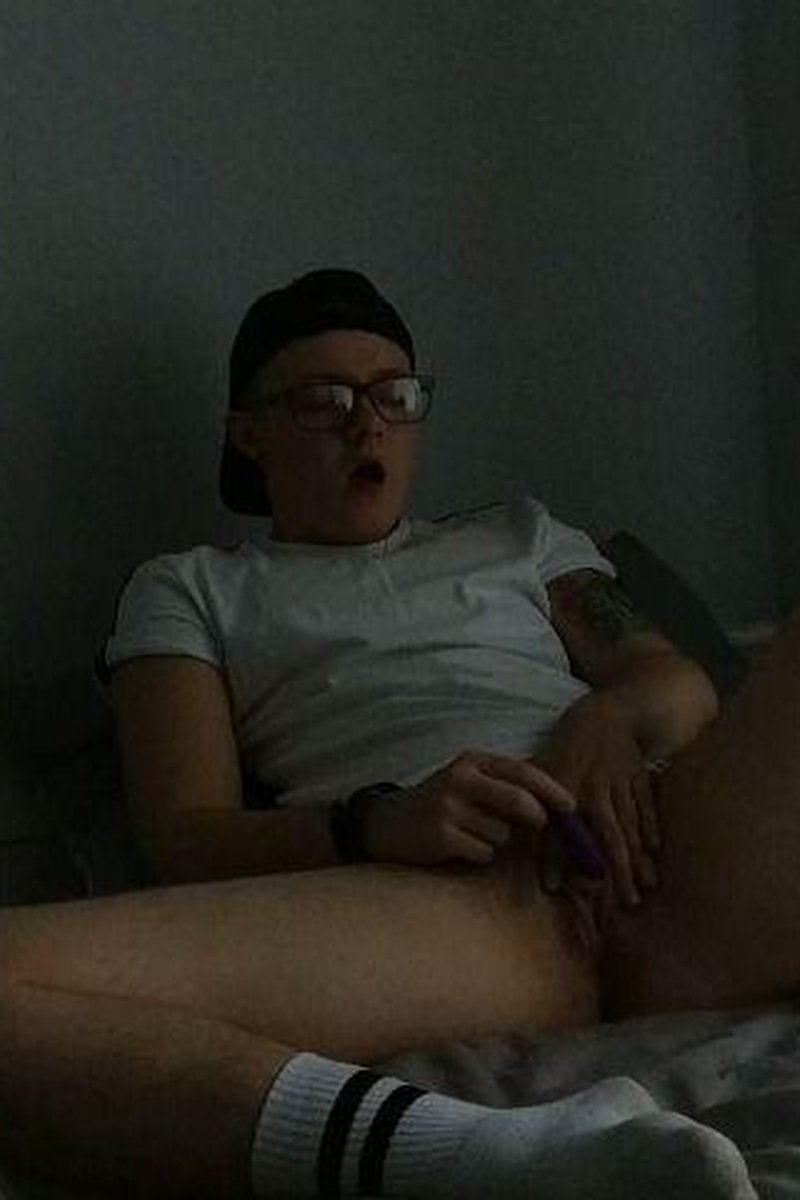 Vibrator Fun - Screenshot 1 of 4 - Masturbation