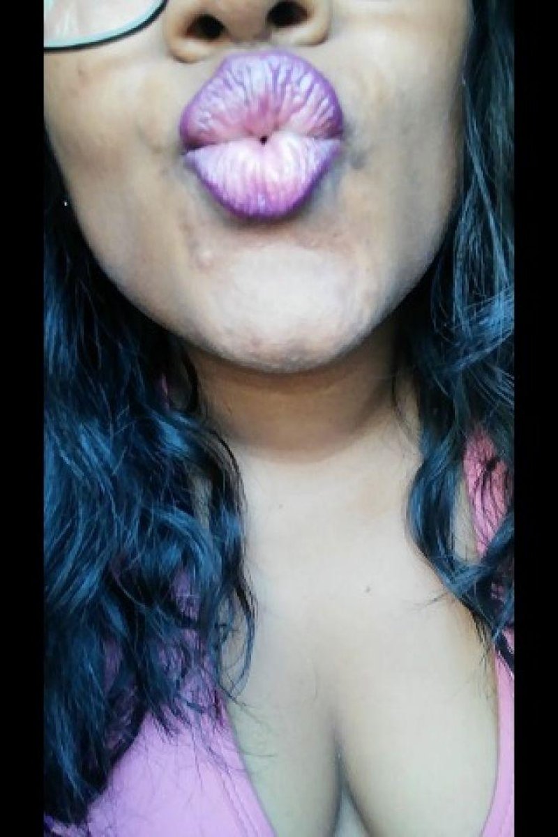 Sexy Lips - Screenshot 1 of 4 - Chewing