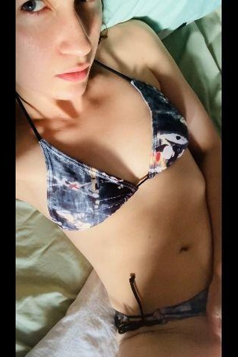 Bikini Orgasm - Screenshot 1 of 4 - Amateur