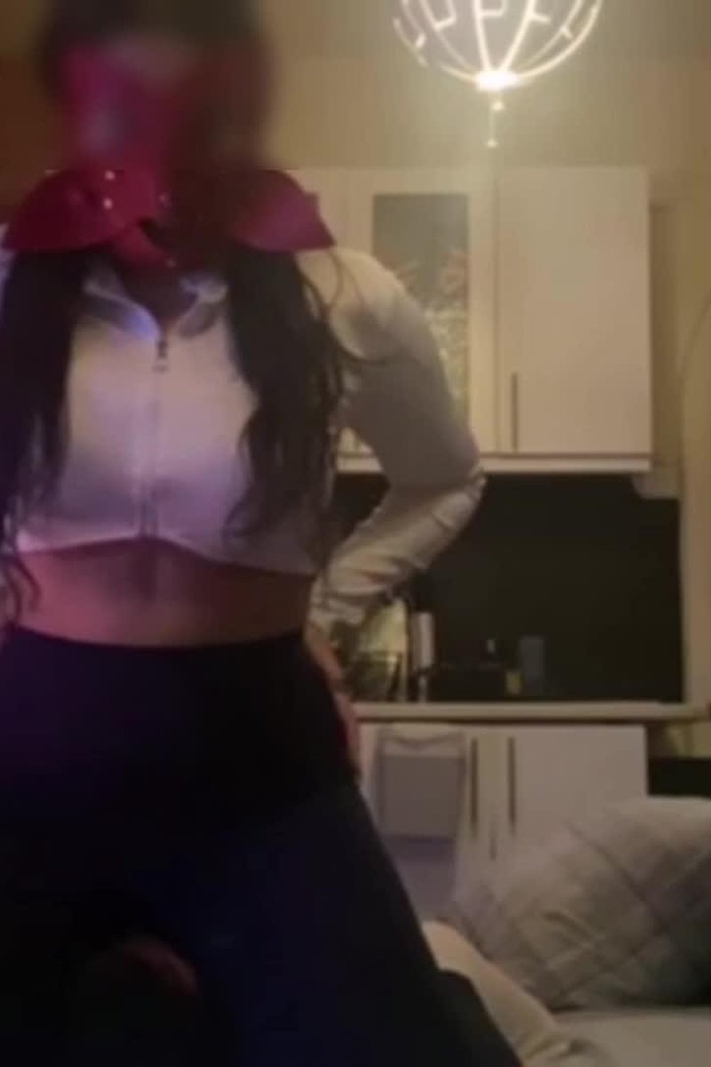 Facesitting - Screenshot 1 of 4 - BDSM