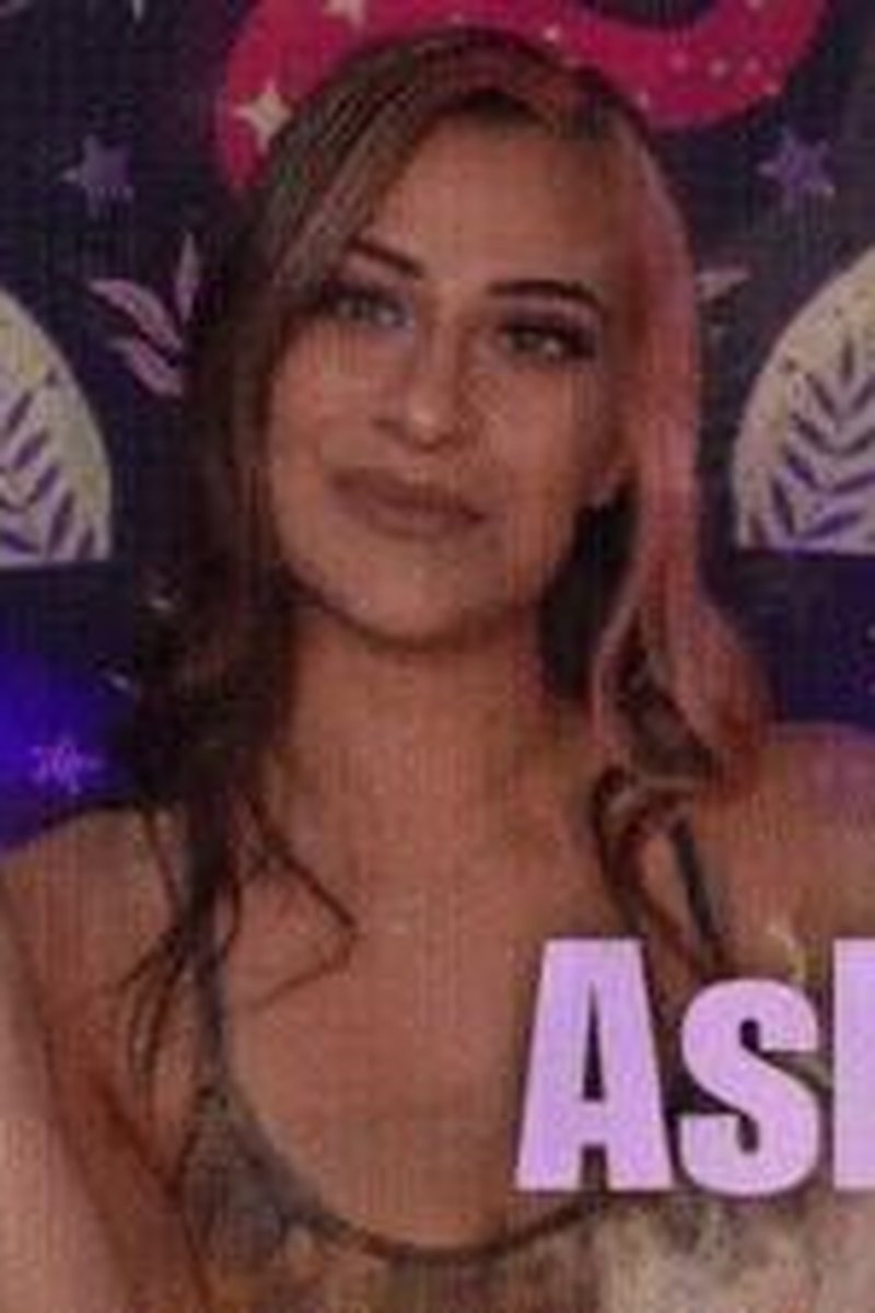 Ashtray Slave - Screenshot 1 of 4 - Bitch