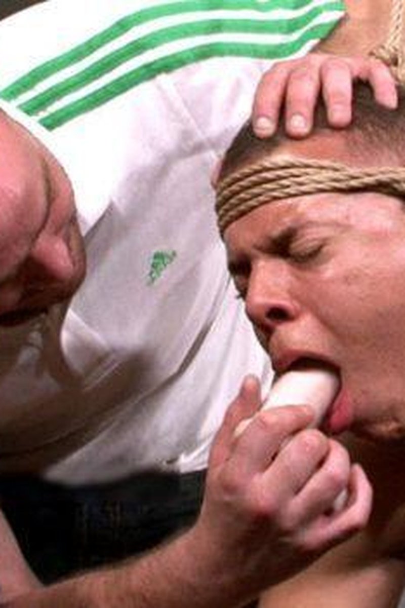 Classic: Dave And Maurice Fuck Kyle Like Jackhammers - Screenshot 1 of 4 - Bondage