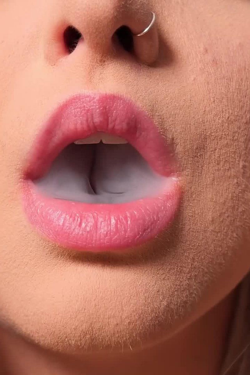 Upclose Smoing - Screenshot 1 of 4 - Beautiful