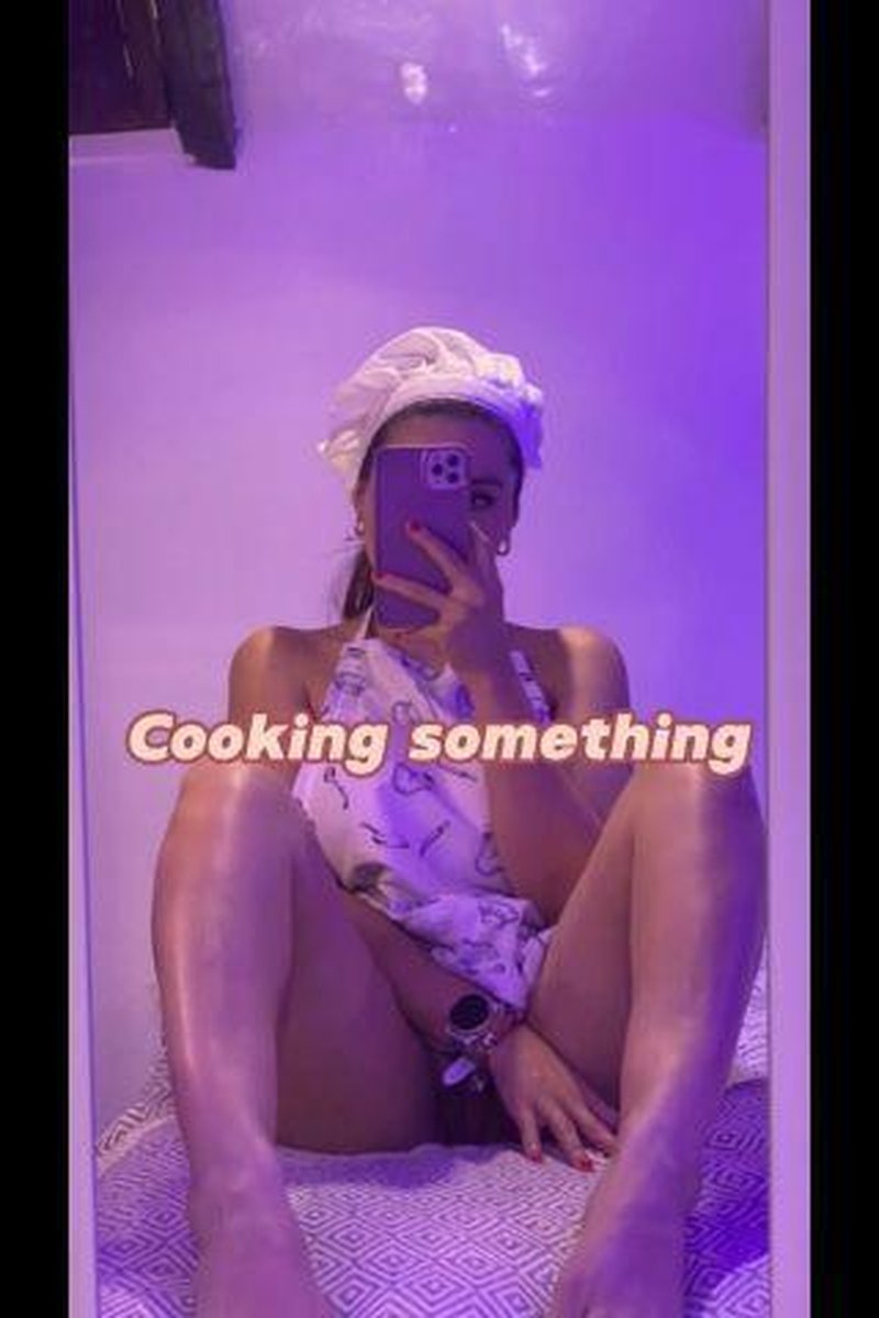 Cooking Something - Screenshot 1 of 4 - Big Ass