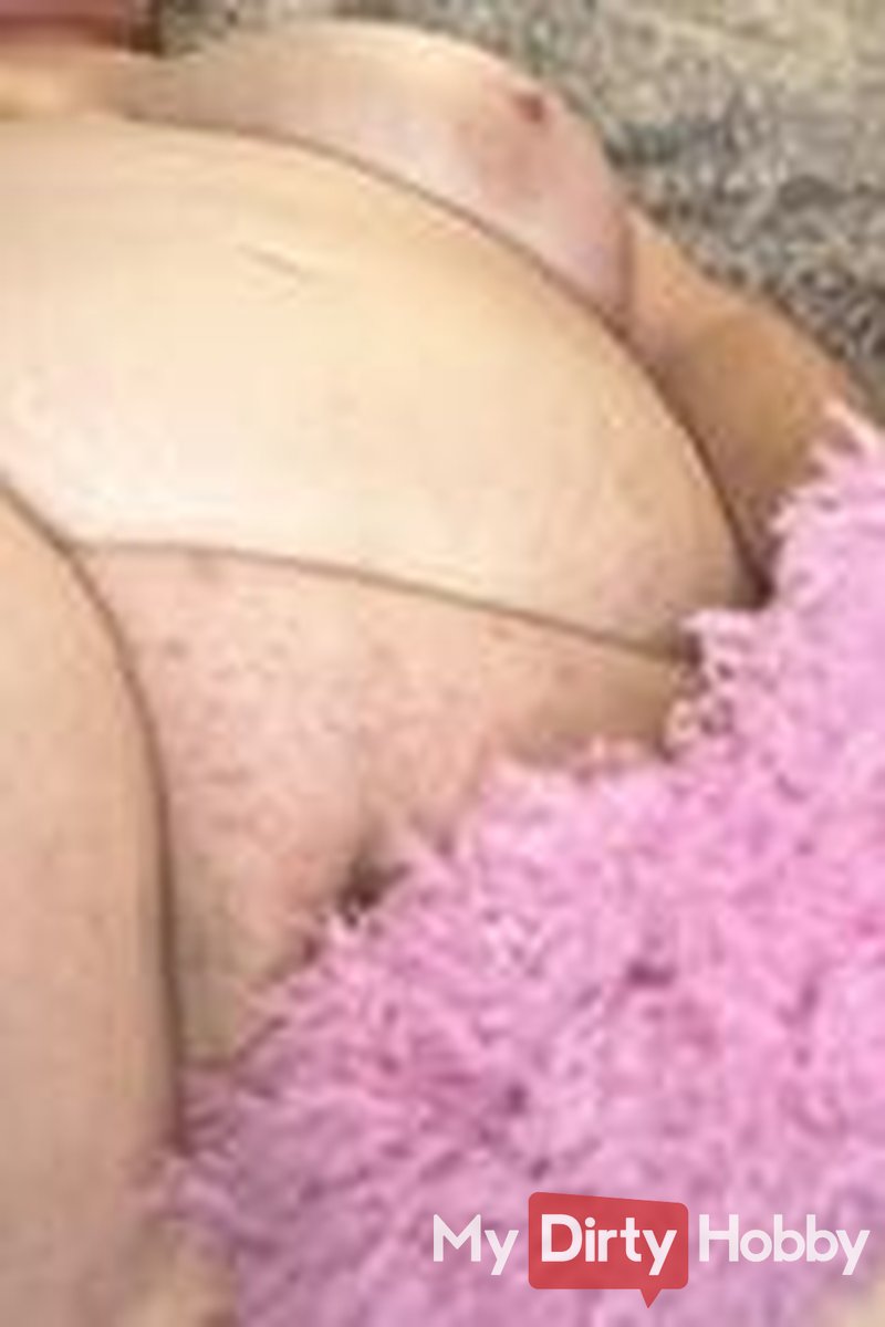 Dusting Pussy - Screenshot 1 of 4 - Melissaanne