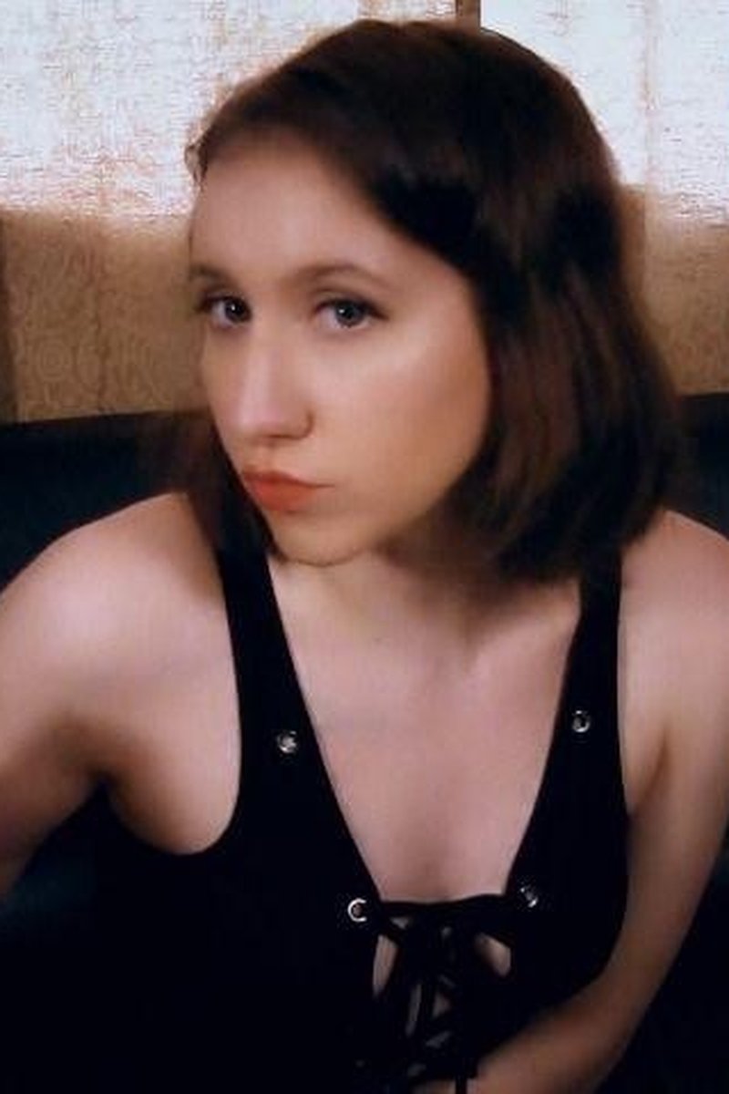 Social Distancing - Screenshot 1 of 4 - Brown Hair