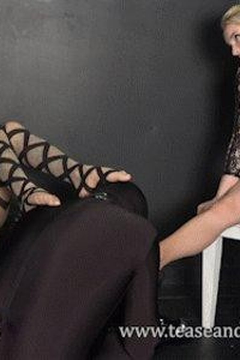 Foot Servant - Screenshot 1 of 4 - Domination