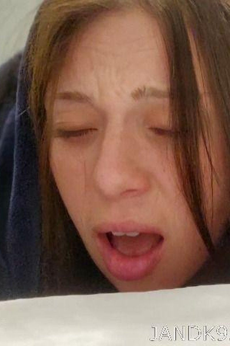 Sneaky Step Sis Gets A Big Surprise - Screenshot 1 of 4 - Big Dick