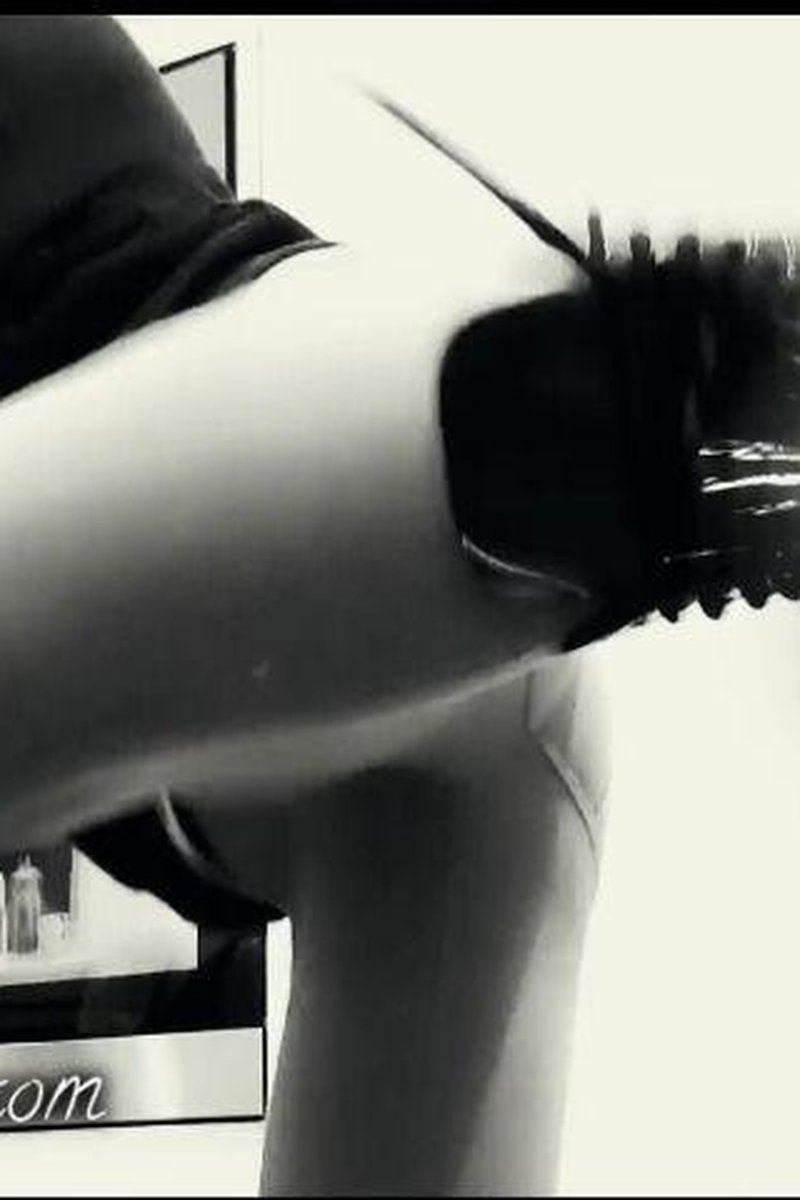 Ball Busting - Screenshot 1 of 4 - Boots