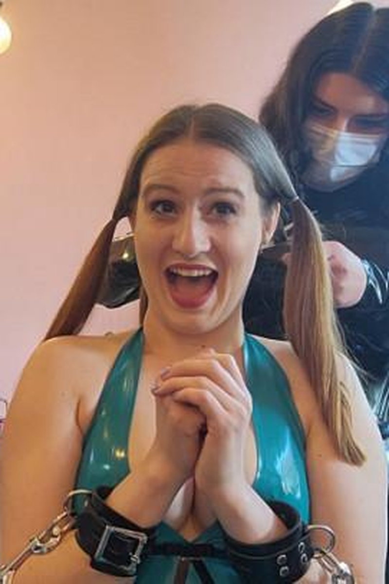 Scarlot's Hair Cut - Screenshot 1 of 4 - Barbershop Fetish