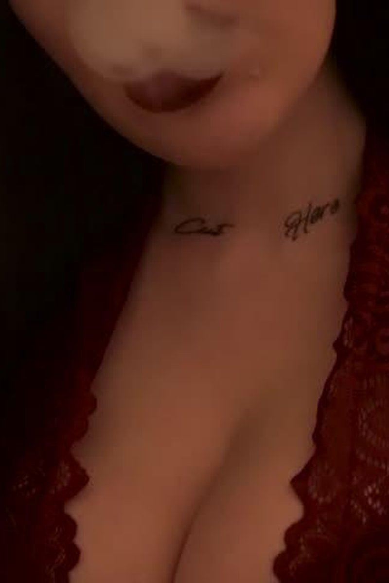 Evil Countess Smoking - Screenshot 1 of 4 - Big Tits