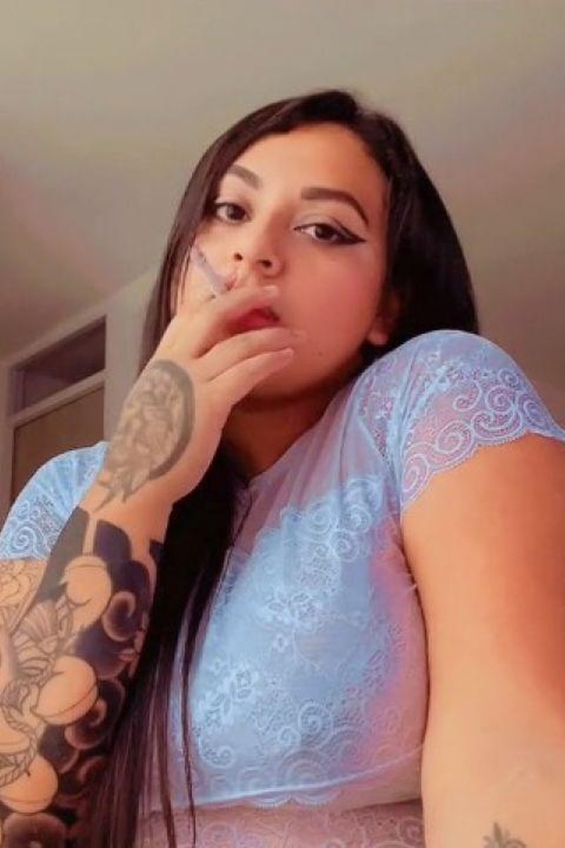 Smoking - Screenshot 1 of 4 - BBW