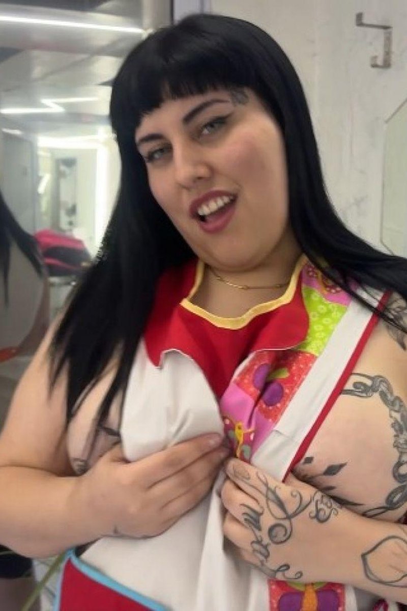 A Teacher Helps Her Student Get An Erection - Screenshot 1 of 4 - Anal