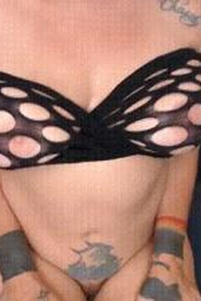 Peck Flexing Breast Bouncing - Screenshot 1 of 4 - Flexing Fetish