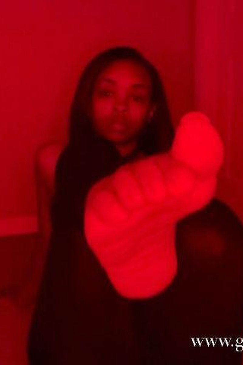 Cum Worship Goddesses Soles - Screenshot 1 of 4 - Domination