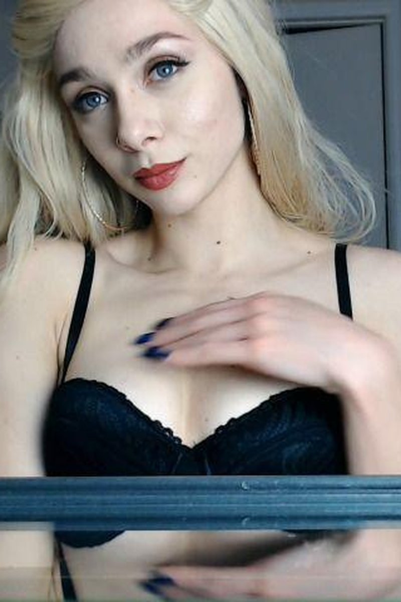 Giantess Eats Tiny Man Slow-Mo - Screenshot 1 of 4 - Fetish