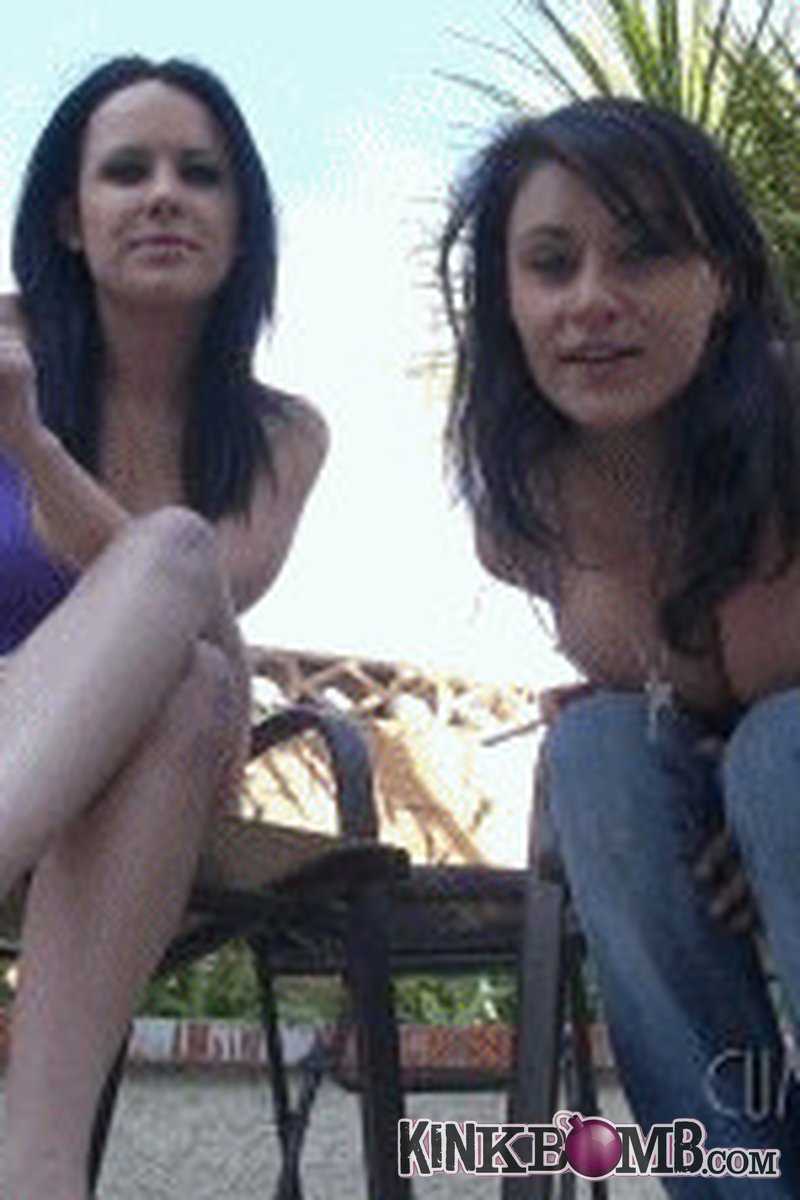 Cum Countdown: Two Princesses - Screenshot 1 of 4 - Masturbation