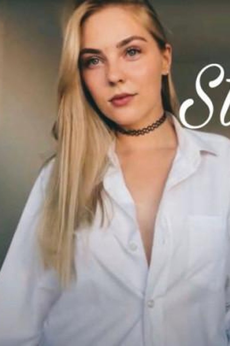 Striptease - Screenshot 1 of 4 - Boobsfetish