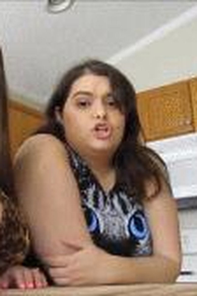 Tiny Men Galore for Dinner - Screenshot 1 of 4 - BBW
