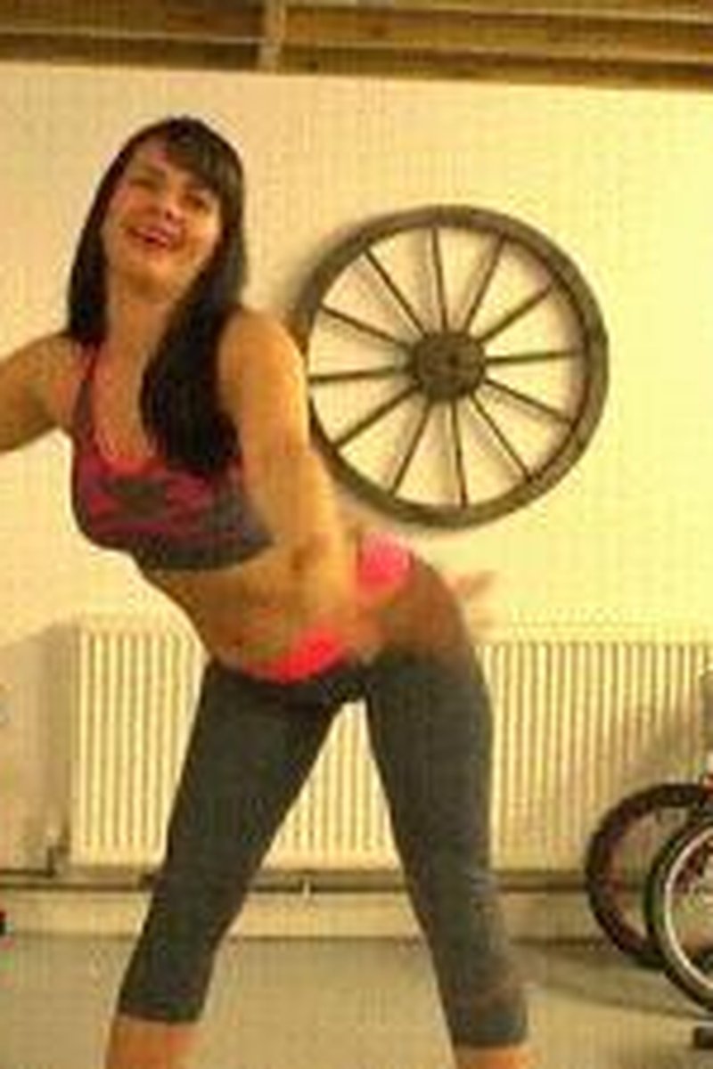 Exercising Those Legs - Screenshot 1 of 4 - Bodybuilder